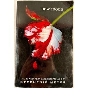 New Moon by Stephenie Meyer (Paperback)
